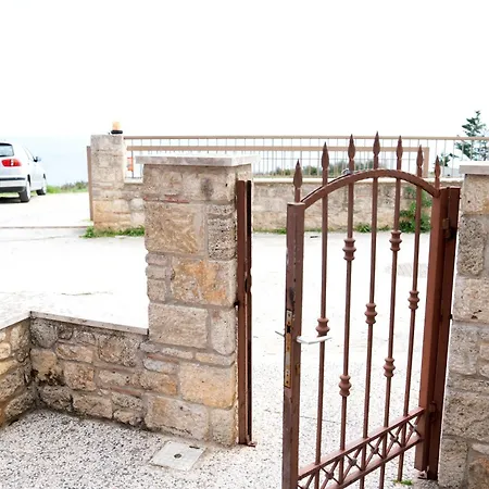 Artistic 2 بيت للعطل *