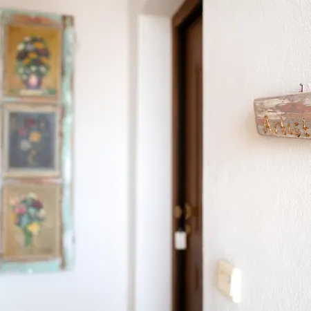 Artistic 2 Holiday home *